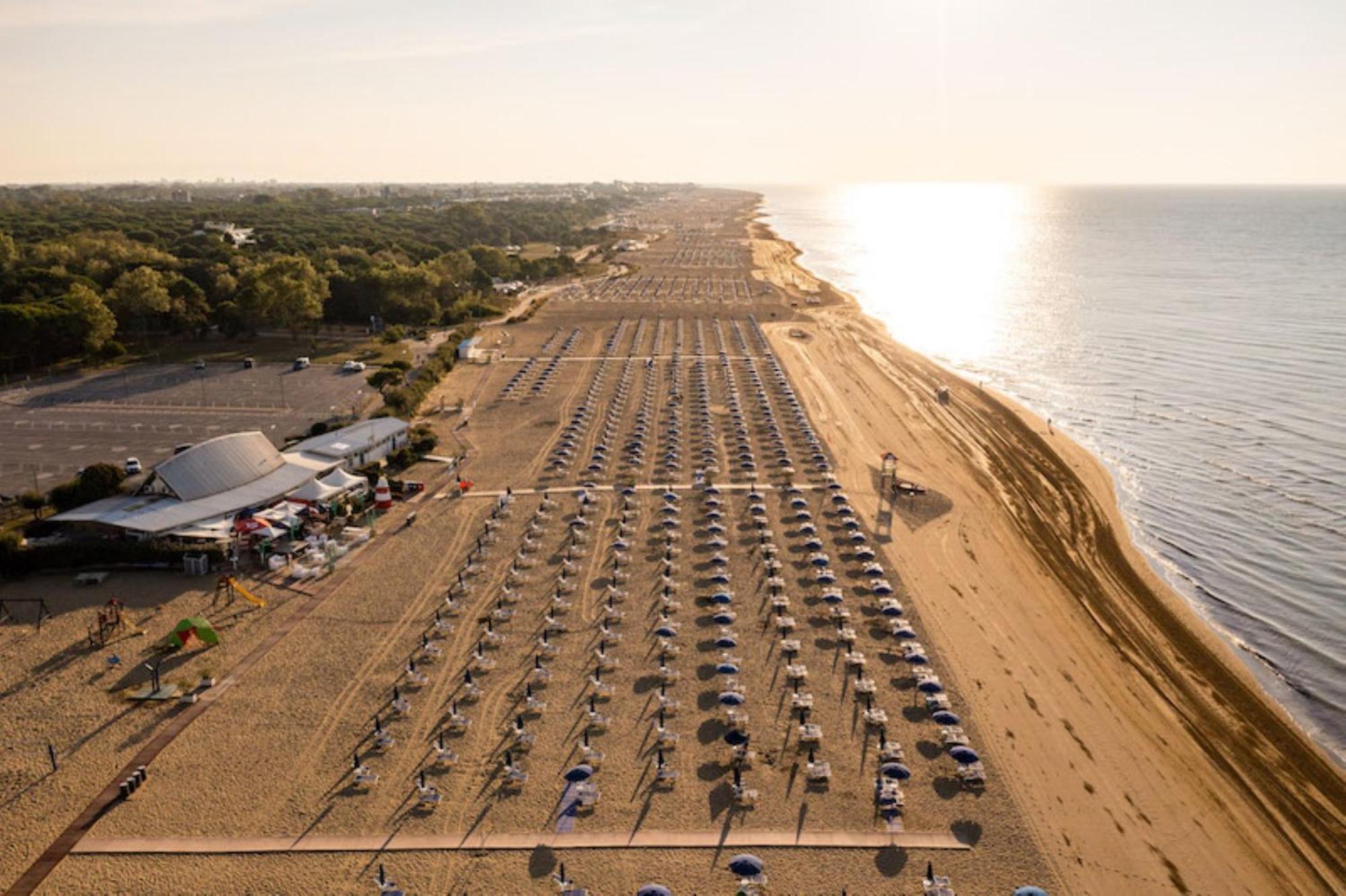 Nice Apartment With Terrace Next To The Sea Bibione Eksteriør bilde